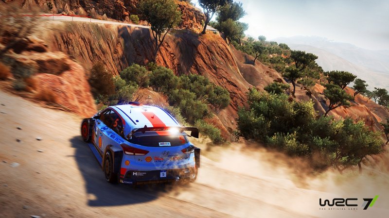 It runs between asphalt and gravel with the review of WRC 7